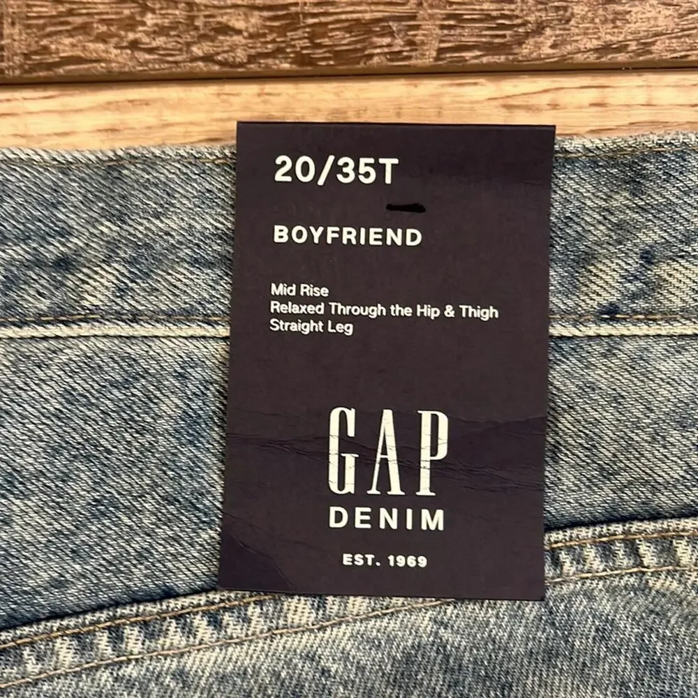 NWT GAP Plus Size Mid Rise Distressed Boyfriend Jeans Size 20